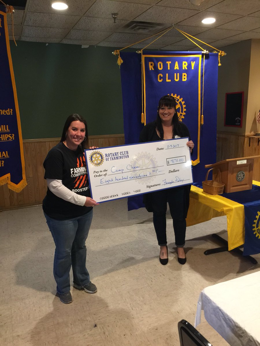FarmingtonRI's tweet photo. Donations to our Ramble Jam partners at Farmington Rotary today. #thankful #community. @RambleJam https://t.co/jTyKpCCrIW