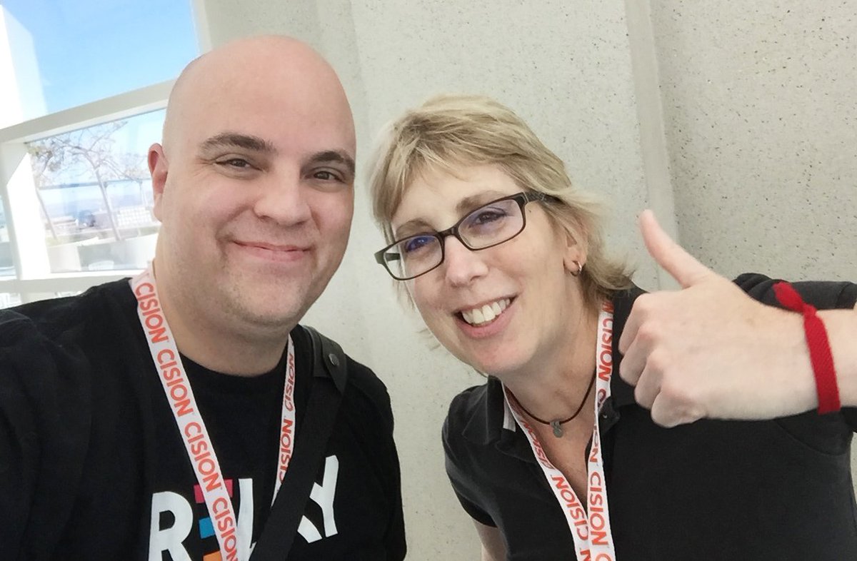 CraigCarpenter's tweet photo. @MadalynSklar A1: Add faces to humanize posts. Capture photos with friends, influencers, and peers for later. I create huge albums on Facebook and curate #TwitterLists of those I want to build relationships with. #TwitterSmarter https://t.co/JaoJQPO1RM