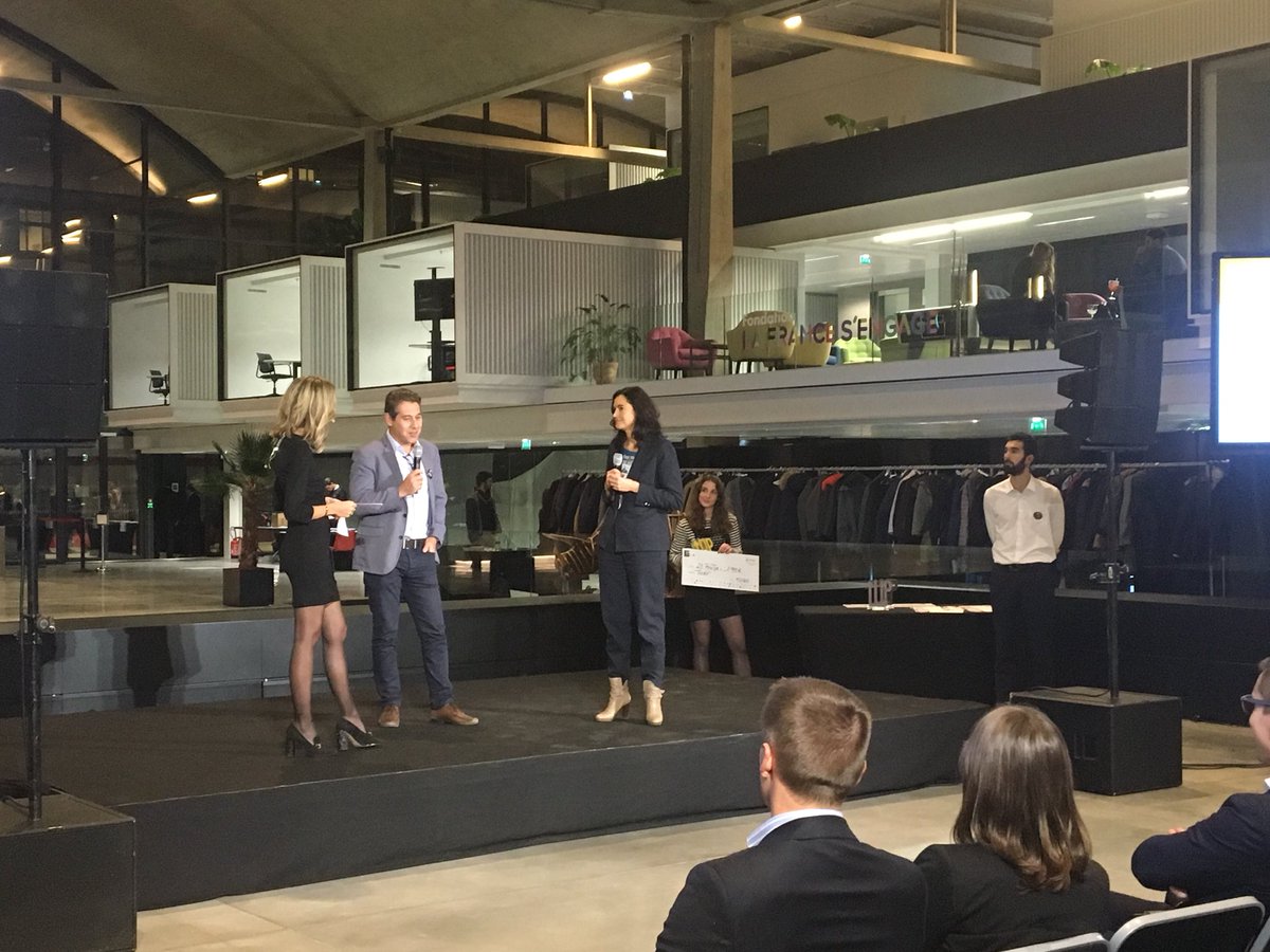 LaBigAddress's tweet photo. [#PrixCUS2017] Les lauréats catégorie #DriveToStore @renault_fr sont 1/🏆 @thinkit_company 2/🏆 Dilit 3/🏆 @rapidle. Prix spécial #ExperienceInStore à @SmartPixels_fr https://t.co/NQrqwGYjXn