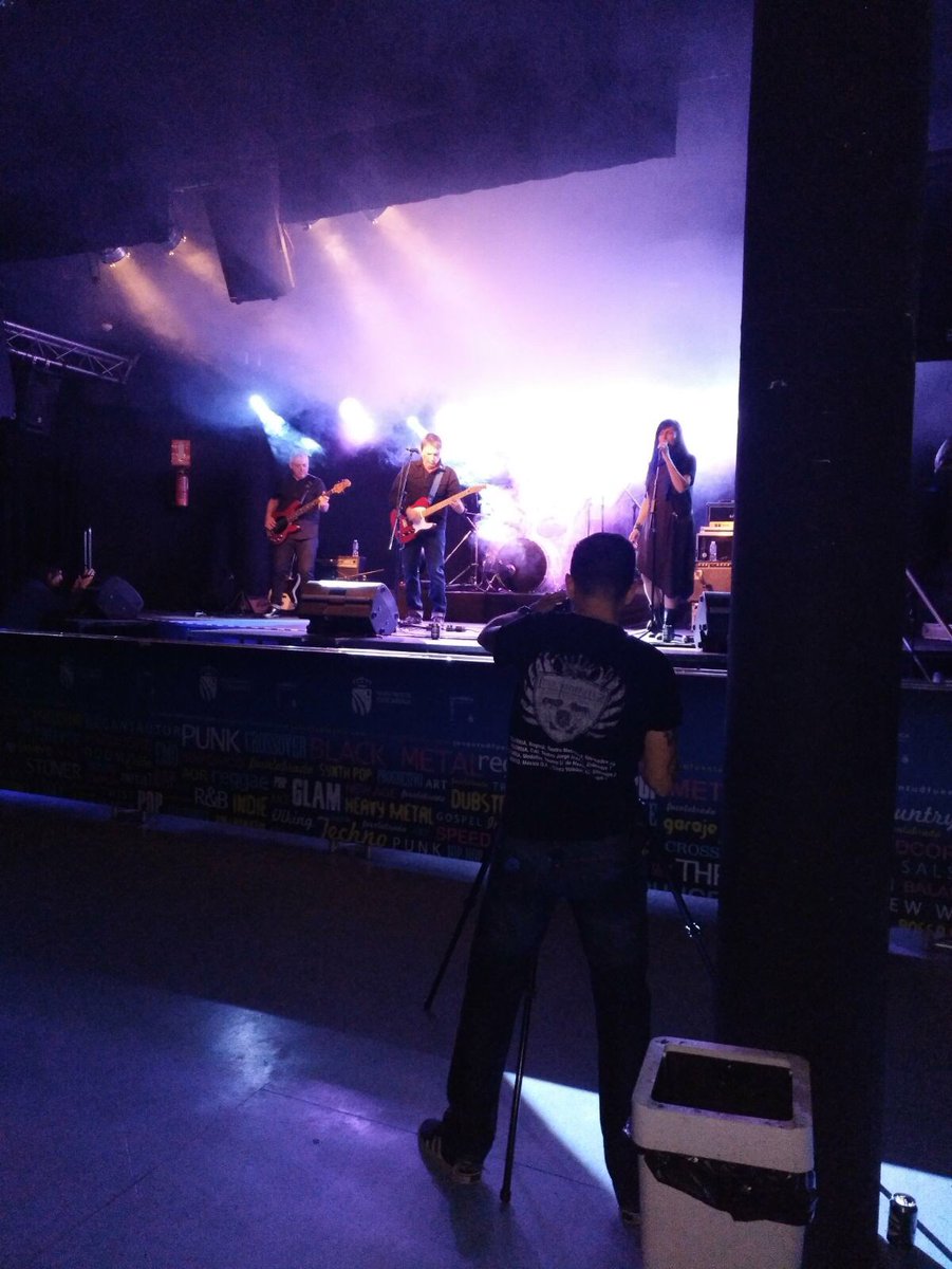 PacoPaloma's tweet photo. Esta tarde en @Espacio_elGrito sesión práctica del curso de "Auxiliar Técnico de Sonorización e Iluminación", contando con la banda #Embrollo. Enhorabuena a participantes!!!
+INFO: https://t.co/yd1pKWfR19 #Fuenlabrada @CIFE_Fuenla @JuventudFuenla @AytoFuenlabrada https://t.co/WkTW1ABQaW