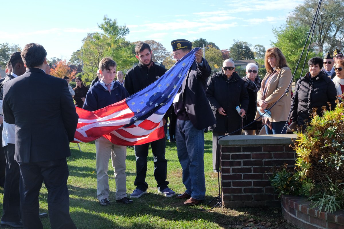 OSchoolsPR's tweet photo. Two more photos from today's flag ceremony to honor veteran Fred Morse. @OHS_Castleton will honor our vets every month. Next ceremony is December 7. Thank you to our local veterans groups. https://t.co/E8xtnvqshU