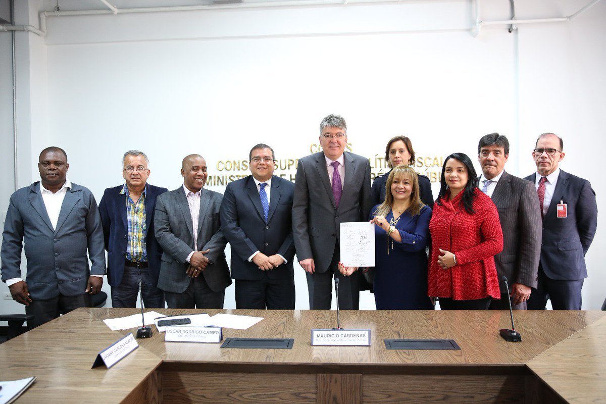 MauricioCard's tweet photo. #Hoy firmamos convenio con @Dispac_sa_esp para ejecución “Interconexión 13,kv San Miguel–Sipí, Chocó”, $11,3mil mill. que favorecerán a + de 790 hogares, 9 veredas, 10 escuelas y 3 centros de salud https://t.co/HuMT3e9VA4