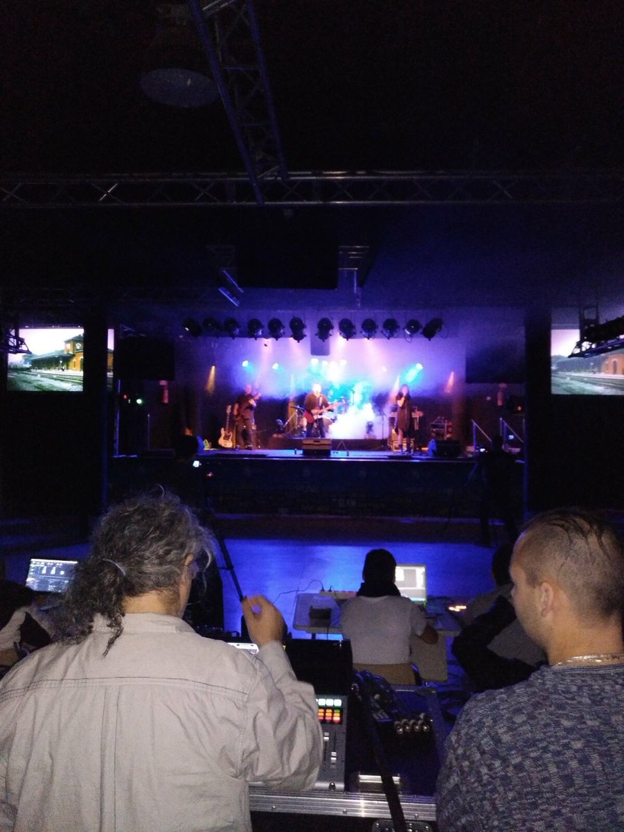 CIFE_Fuenla's tweet photo. Esta tarde en @Espacio_elGrito primera de las sesiones Prácticas finales del curso de "Auxiliar Técnico de Sonido e Iluminación", contando con actuación de la banda #Embrollo 
+INFO: https://t.co/OWpbiOfOmU #Fuenlabrada #compromisoCIFE https://t.co/wuxfKkBBWm