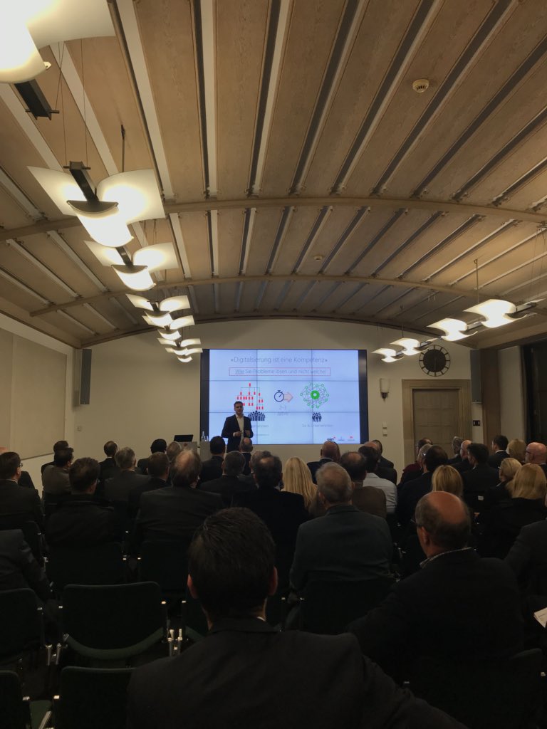 creditgate24's tweet photo. Digitalisierung ist eine Kompetenz! Interessanter Ansatz was Digitalisierung neben der Technologie ist. Christian Ott von altervision. #altervision #digikmuevent https://t.co/0CpvwWnW9z
