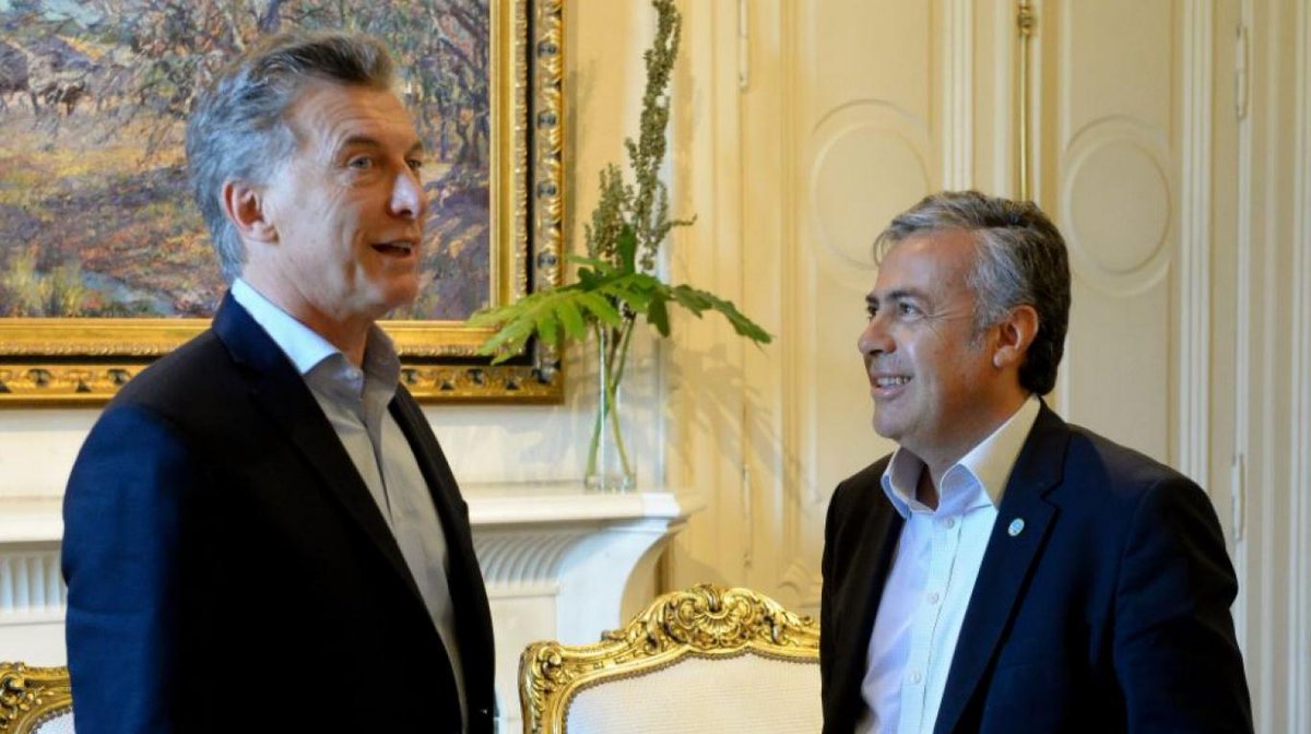 todonoticias's tweet photo. Impuesto al vino: Mauricio Macri no lo incluirá en la reforma tributaria https://t.co/FfLhsjxQu0 https://t.co/VrDqop4G1m