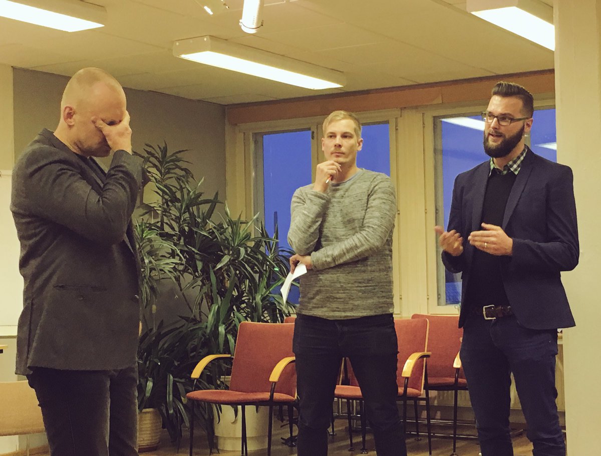 EiraPvaara's tweet photo. Teatterin keinoin parempaa johtamista! ManpowerGroupin Tampereen esimiehet auttavat ’pomo Matssonia’ kohti empaattisempaa vuorovaikutusta työntekijän kanssa @Businessteatter @ManpowerGroupFI #wellness #leadership #työhyvinvointi https://t.co/uBU06zedG4