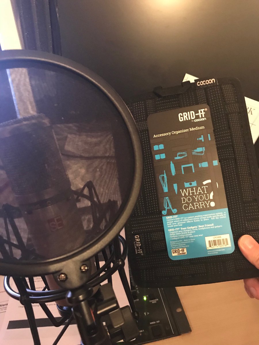 MelvinVermeerVO's tweet photo. Thank you @Marcscott Read in your ebook about GridIt to keep all cables nicely tucked away when travelling. #voiceover #brilliant #GridIt https://t.co/Dmp74zg97a