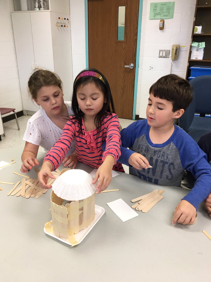 MrsLindseyGC's tweet photo. Engineering natural-disaster proof housing @ParkwayPOB with Mrs. Hamrah's class! #windtest #tremortest #floodtest Learning to build sturdy structures! @Sezgregnyc https://t.co/UyvKErZZhr
