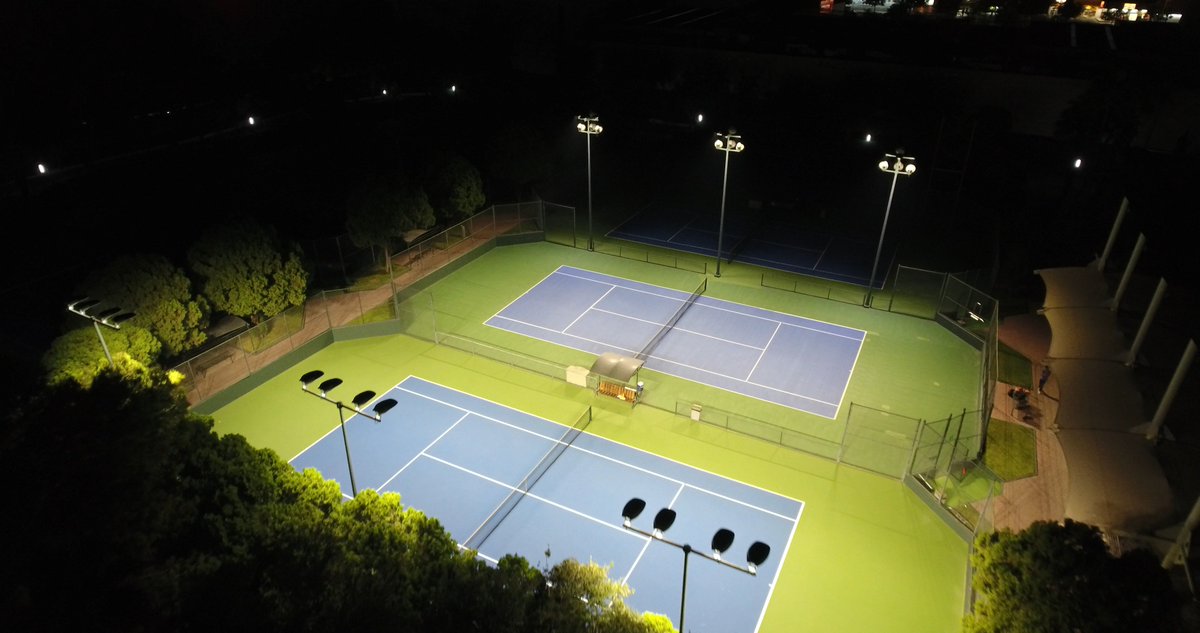 Ilumtotal's tweet photo. Iluminación Cancha muestra Deportivo San Agustín. #lightingdesign #lighting #sportslighting #faelluce #tennis #Ito https://t.co/La3SMo6f21