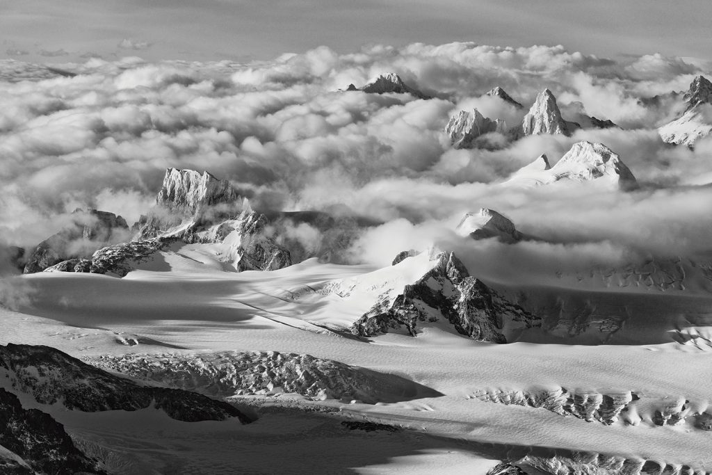 revista_enfoque's tweet photo. Ganadora en los #Mags2017 como mejor fotografía regional "Campos de Hielo”
de Pablo Valenzuela Vaillant. 🏆➡️ https://t.co/c7aNiLZ9df https://t.co/rD3KcQceIE