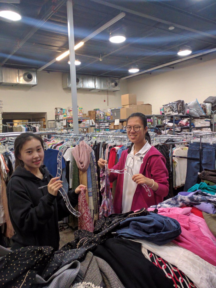 PhxChristian's tweet photo. More pictures from #PCServeDay ! PC students helped clean, sort, and hang clothes at @SojournerCenter https://t.co/dpT7iYW4G0
