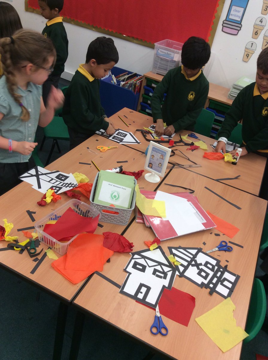 StarlingsMPS's tweet photo. Today in Starlings we've been making some Tudor houses similar to those in the 1600s. #GFofL #History #NotLookingForwardToCleaningUp #WeLoveBeingCreative https://t.co/YQx4mk85ri