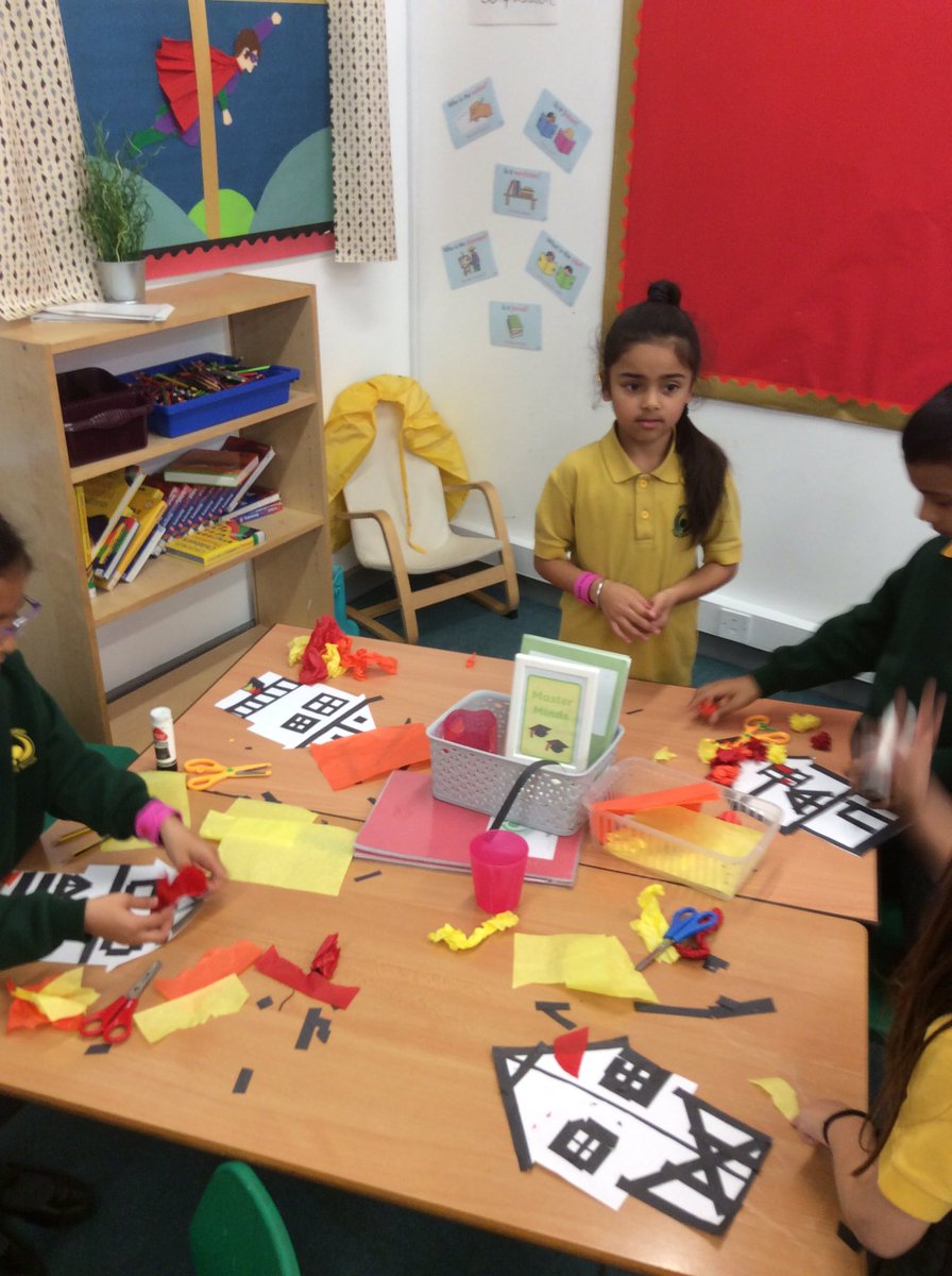 StarlingsMPS's tweet photo. Today in Starlings we've been making some Tudor houses similar to those in the 1600s. #GFofL #History #NotLookingForwardToCleaningUp #WeLoveBeingCreative https://t.co/YQx4mk85ri