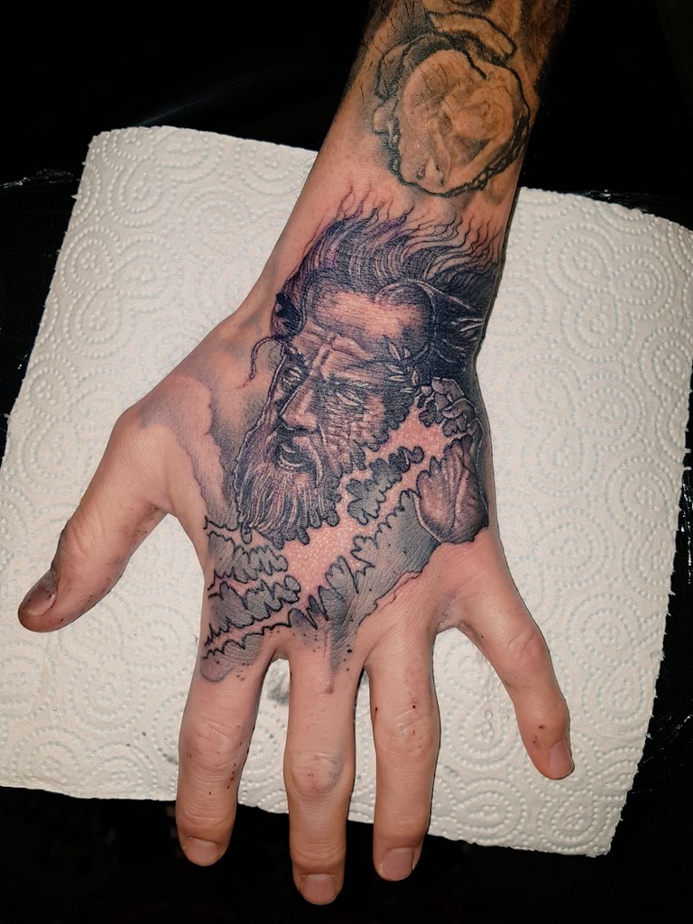 djkevjnr's tweet photo. #TattooInk
#HandInk
Thanks to @MarcusTippetts for yet another piece of body art. https://t.co/OM2gMpieGO