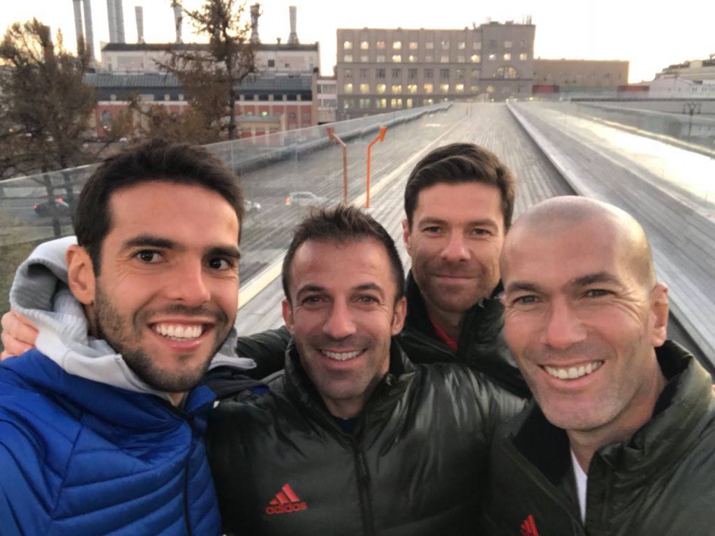 vtbl's tweet photo. Wat een selfie! 🏆🏆🏆 #voetbalinside https://t.co/A23O6lXvsi