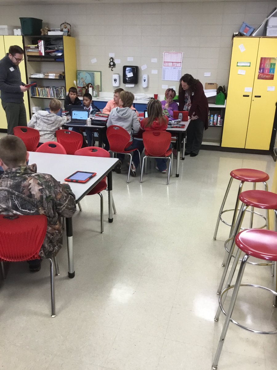 RobinsonDawgs's tweet photo. Mrs. Mead's #6thGrade homeroom class group tweeted answers during Mr. Brownlee's #science class. #GroupTweet #RIS #HounDawgU https://t.co/5c0isPG7zy