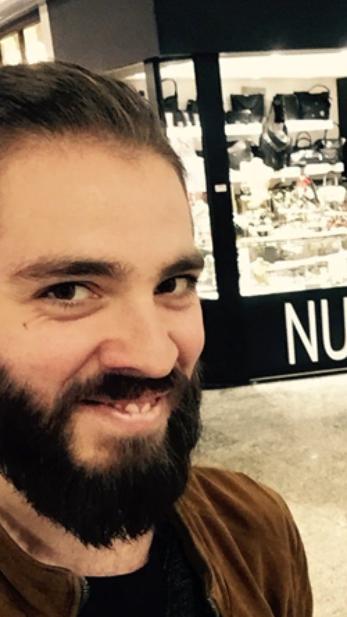 TonyLeclet's tweet photo. Quand ma nana me cherche dans la galerie commerciale. https://t.co/T651cIAUD4