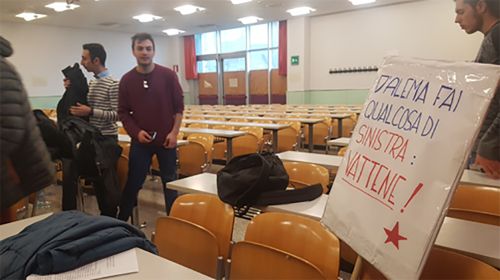 ItaliaOggi's tweet photo. Napoli, D'Alema e Camusso contestati all'università https://t.co/oMQ82biisl https://t.co/OeucnWXoqB