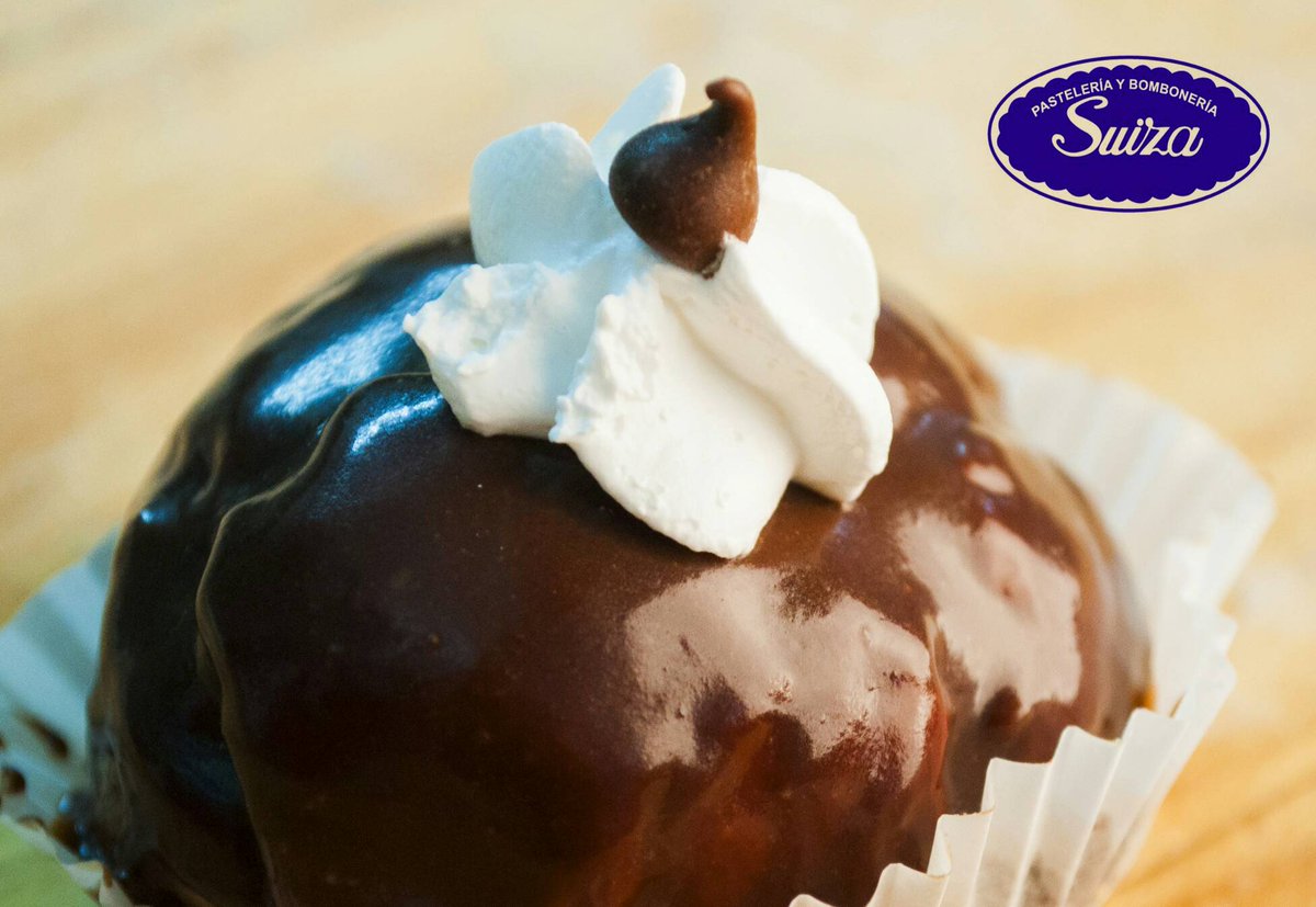 De esos postres que marcan un antes y un después... Y nuestro aclamado profiterol de chocolate.🙌 .

Calidad y dulce tradición!