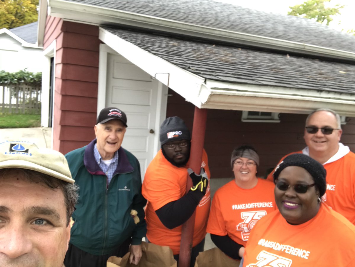 ChrisEMetcalf's tweet image. Senior Day of Action. #TeamDepot #rakeadifference @thouchin13 @sheshebh @KozakCynthia @MattCramer179 @pungoose