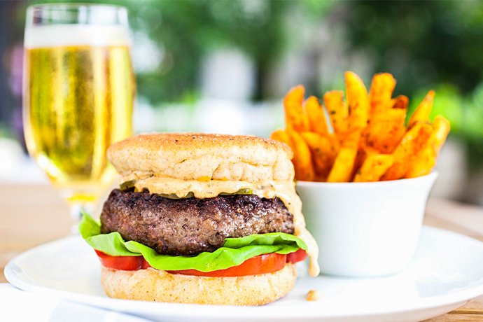 SoBeLocalMiami's tweet photo. Enjoy #Miami's juiciest burgers as you soak up the sun @UrbanDaddy #MiamiBeach #SoBeLocal #Food https://t.co/tZHcCqxKf0 https://t.co/ja916woMqZ