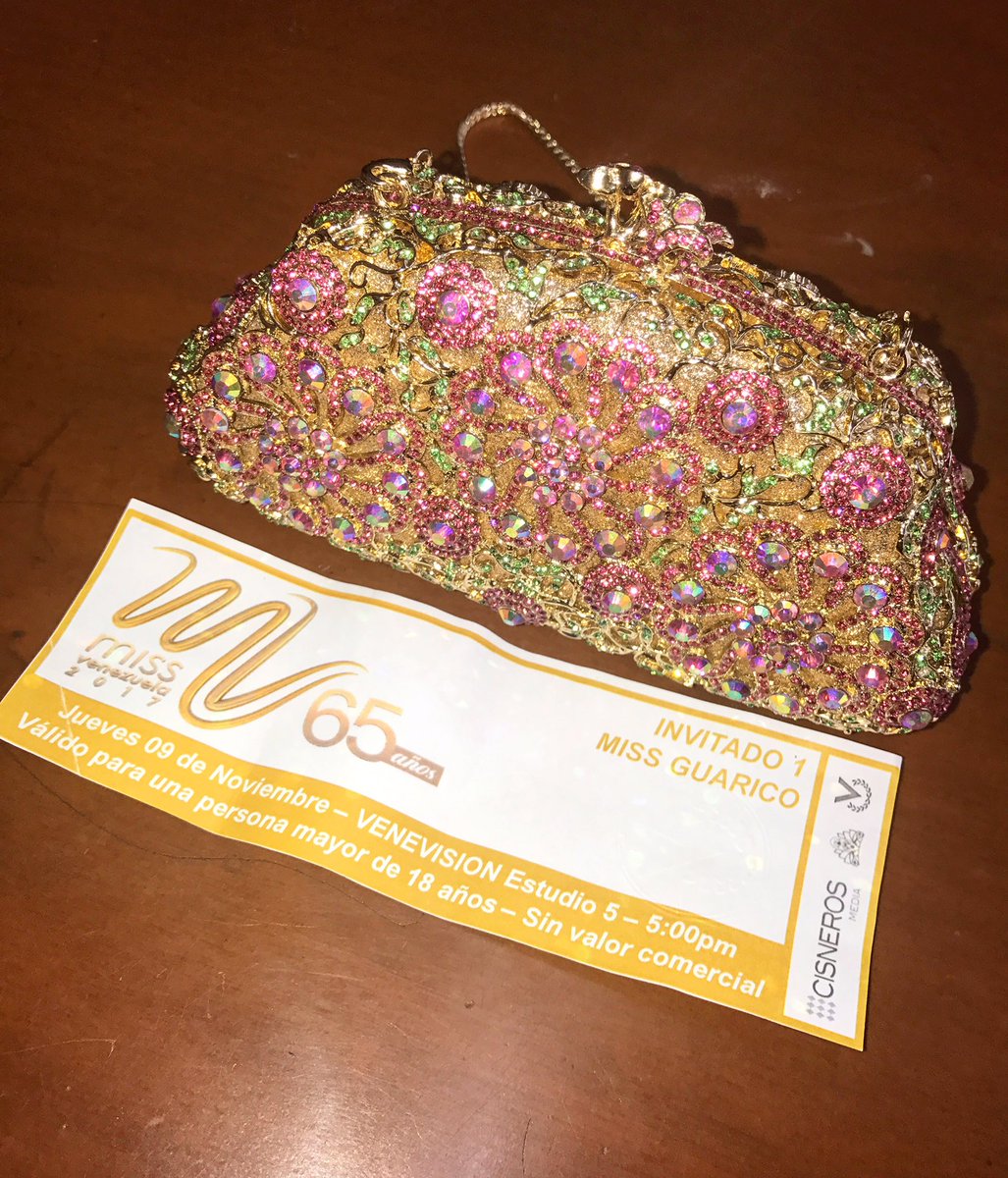 leudysgonzalez's tweet photo. Ya lista con mi entrada para la noche más linda del año, el @MissVzla, apoyando a la #ReinaDorada @MissVGuarico @orianaduran26. https://t.co/3uExUAdnpm