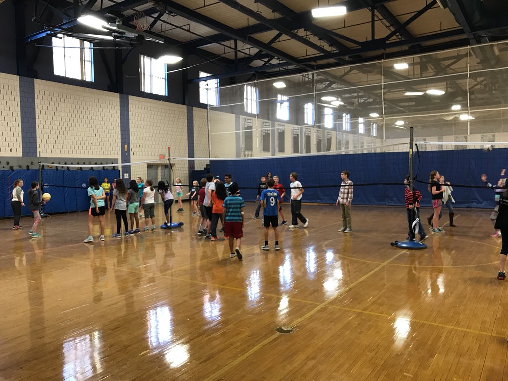 MilesRiverPE's tweet photo. Intense game of Newcomb!  Volleball build up activity for 6th grade! https://t.co/3ABfFKPAxL