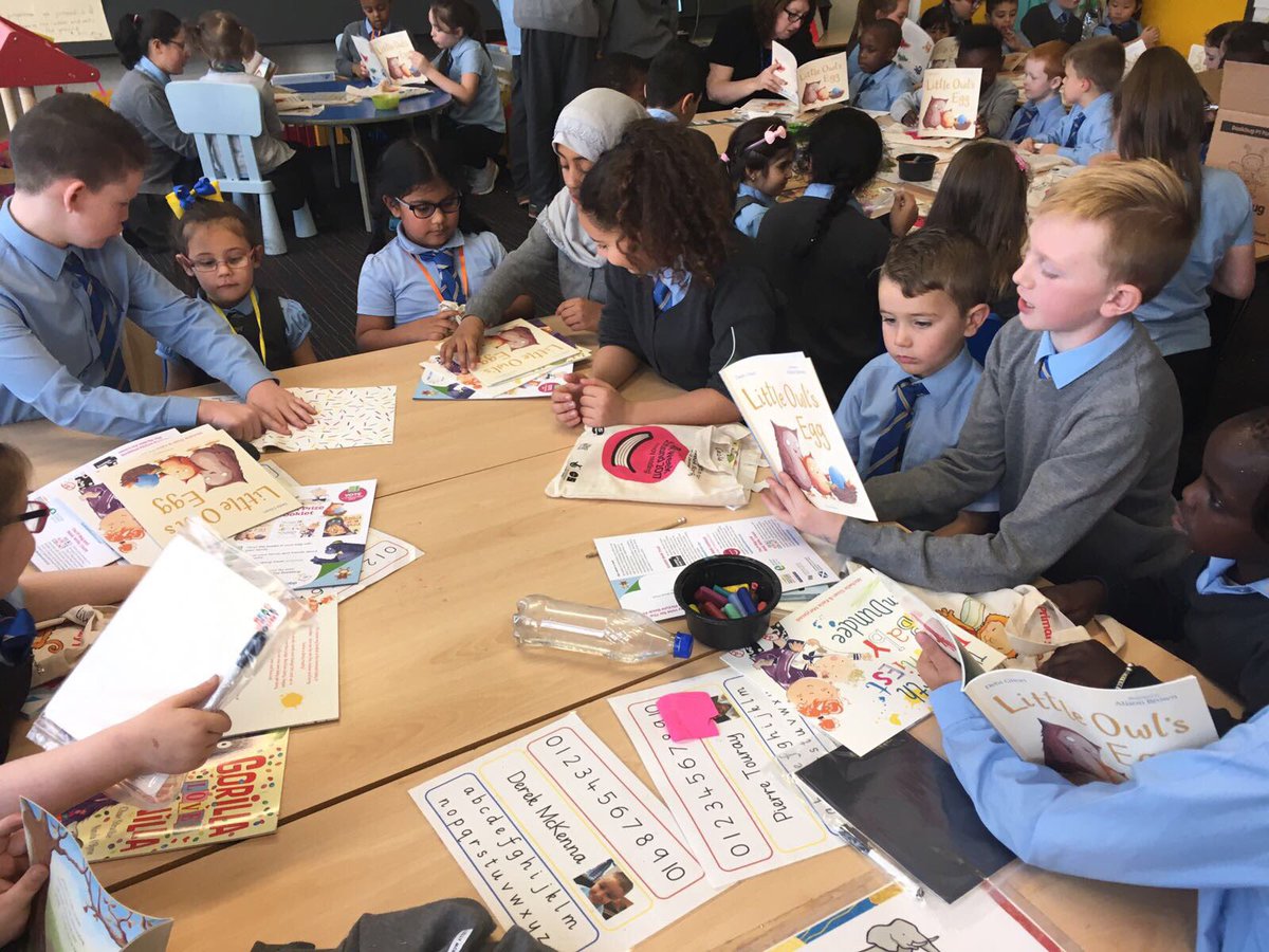 StAnnesPrimary's tweet photo. P7/6 reading and baking with P1 for the Bookbug Paired Reading Challenge 📚👧🏼👦🏾🍰@Bookbug_SBT @litforalllb https://t.co/c7jxW0OgeH