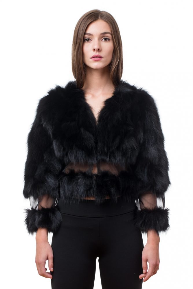 Spice up your holiday season wardrobe with the Maison Elama Joy Bolero, the perfect jacket from day to night  ❄️ Shop the look from our online boutique 🛍 Link in bio #CoF