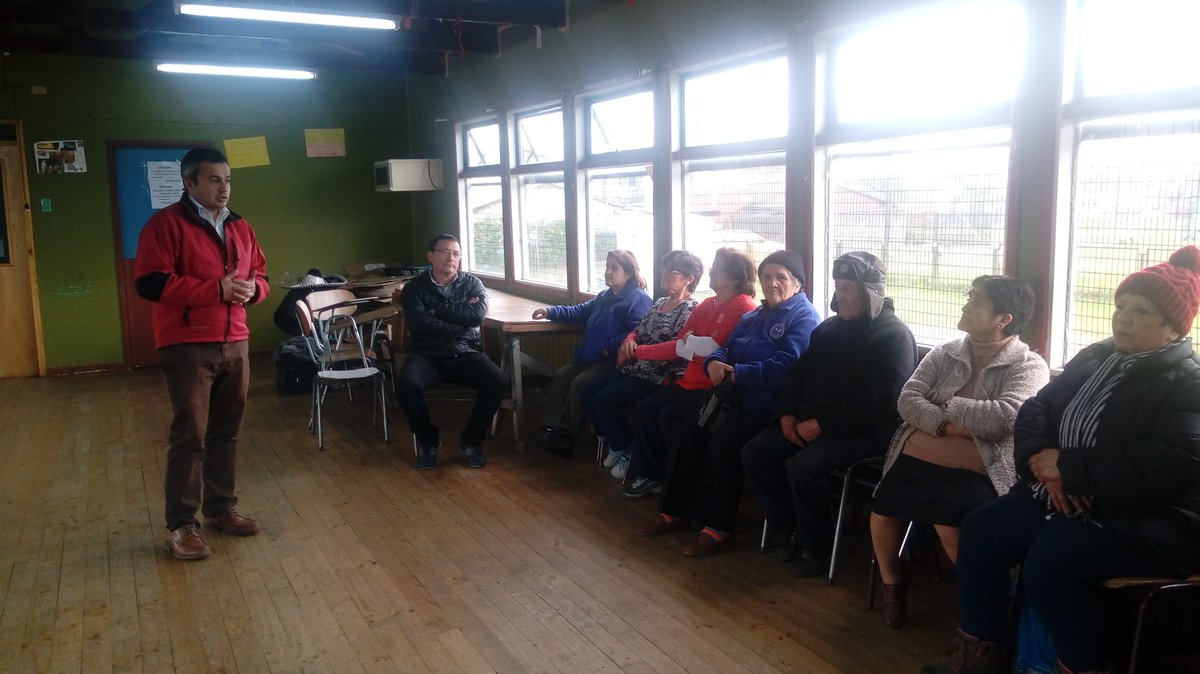 dipcontreras's tweet photo. Hemos adquirido un compromiso con los Adultos mayores, es por eso que hemos estado visitando diferentes clubes y hoy visitamos al Club de Adultos Mayores "Los Alegres", conversando sobre sus necesidades y problemáticas. https://t.co/EEEEFoJ1KF