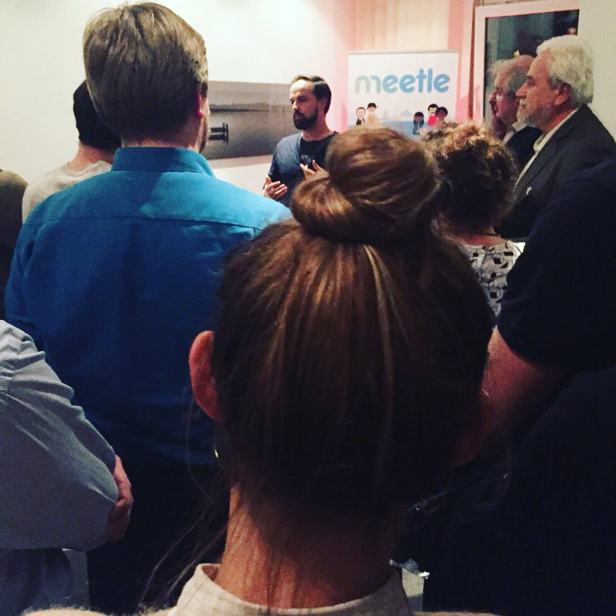 whyapply_de's tweet photo. Volles Haus bei @meetle_me zum #InnovatorsMeetup #4, Michael stellte uns gerade vor. Direkt im Anschluss viele Fragen und erstes Netzwerken. Macht schon mal Spaß. https://t.co/Vl58ajKn5V