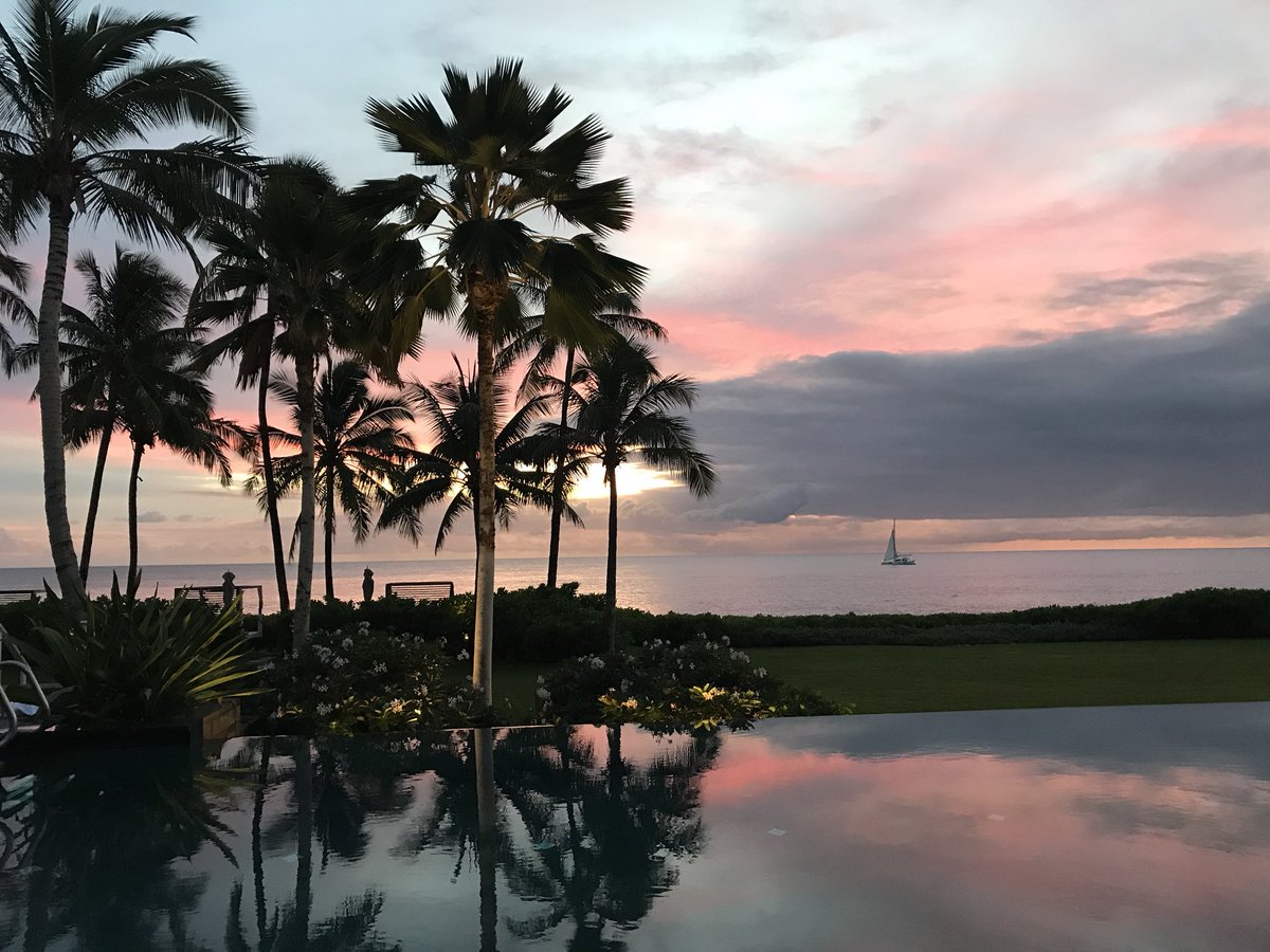 SuperMercadoJen's tweet photo. It’s been an amazing 2 days in paradise @FSOahu , I even tried Musubi-Spam. #hawaii #oahu #fourseasonsoahu #bruviontravel #spam #travel #lgbttravel https://t.co/mEGLUKdkZj