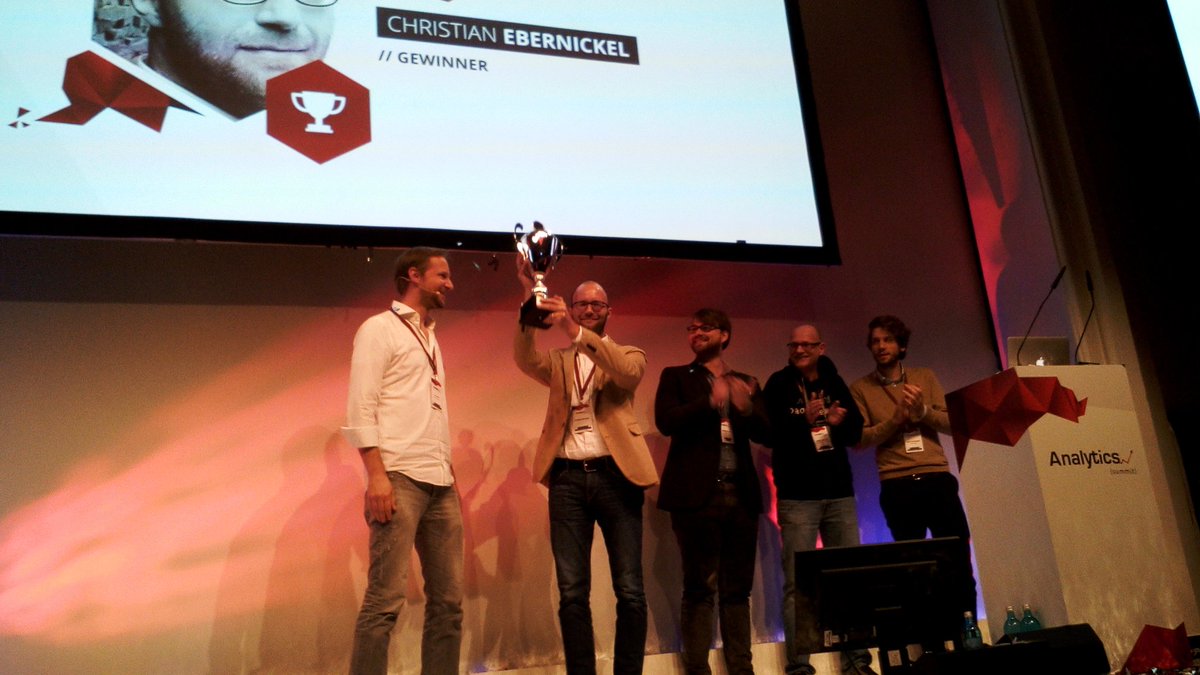 dskom's tweet photo. Toll war's - das #AnalyticsSummit ist zu Ende. Am Schluss gab's noch die Siegerehrung - Gewinner der #Analytics-Challenge 2017 ist @C_Ebernickel 🎉 Herzlichen Glückwunsch! Dank an die Orgas des #as2017 ... Wir sehen uns wieder im November 2018 😏 https://t.co/bcc3kRILWD