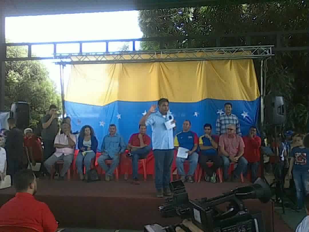 INTi_Venezuela's tweet photo. #AHORA|| Pdte. del @INTi_Venezuela @LuiSoteldoPapel: "Hoy tenemos la oportunidad como generación de ir a reivindicar a los productores y decirle vamos a Chamba Juvenil y apoyar a @NicolasMaduro" #MiEleccionEsLaPaz https://t.co/Ijs8fieMuM