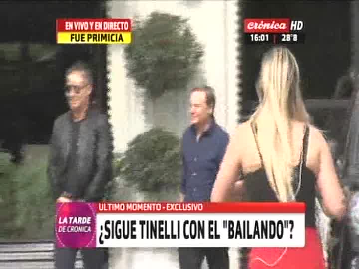 CronicaTV's tweet photo. #EnVivo | @cuervotinelli sale tras la reunión cumbre con @ElchuecoSuar y #PabloCodevila https://t.co/AwAxQK7zuu