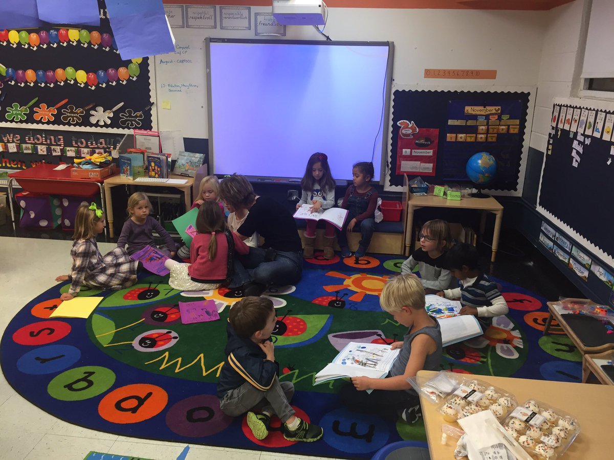 tclark210's tweet photo. 4k German visiting 5k German to share our published books!! @AIS_Eagles https://t.co/wn0mlpPTiS
