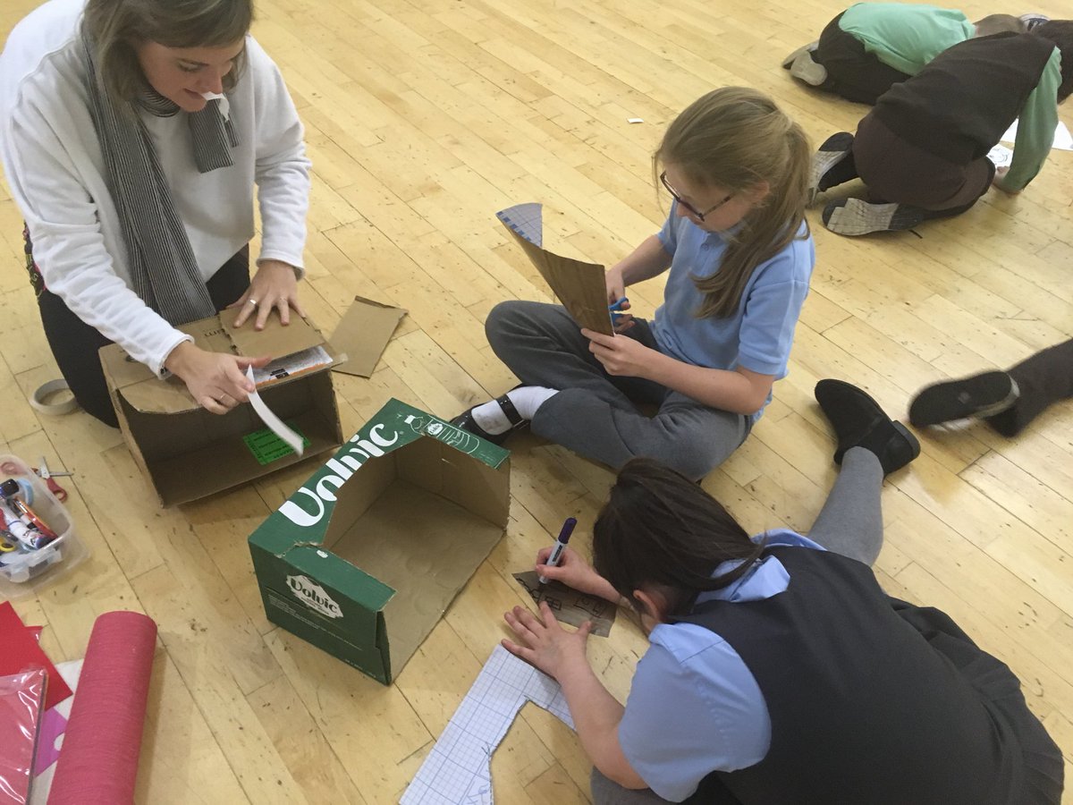 SarahADrama's tweet photo. Set designing at Junior Theatre today with @annaorton #PEEKCreate #Winterwarmer #showtime @PEEK_Project https://t.co/HqsoTmrDca