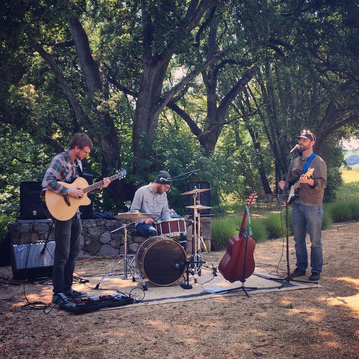 We're playing an acoustic set at <a href="/SofarSoundsSF/">SofarSanFrancisco</a> tonight! There are still some tickets left. sofarsounds.com/san-francisco