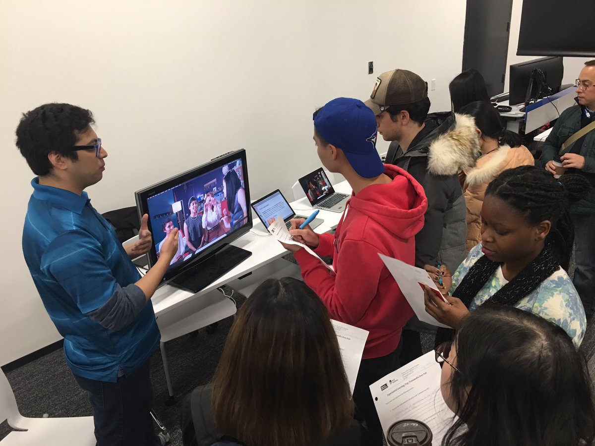 @Wilasauraus from <a href="/CherrydaleProd/">Cherrydale ⚔</a> sharing the making of the webseries @A4OSeries w/ students at #RealInstitute ! #Ryerson #TMZ #Storytelling