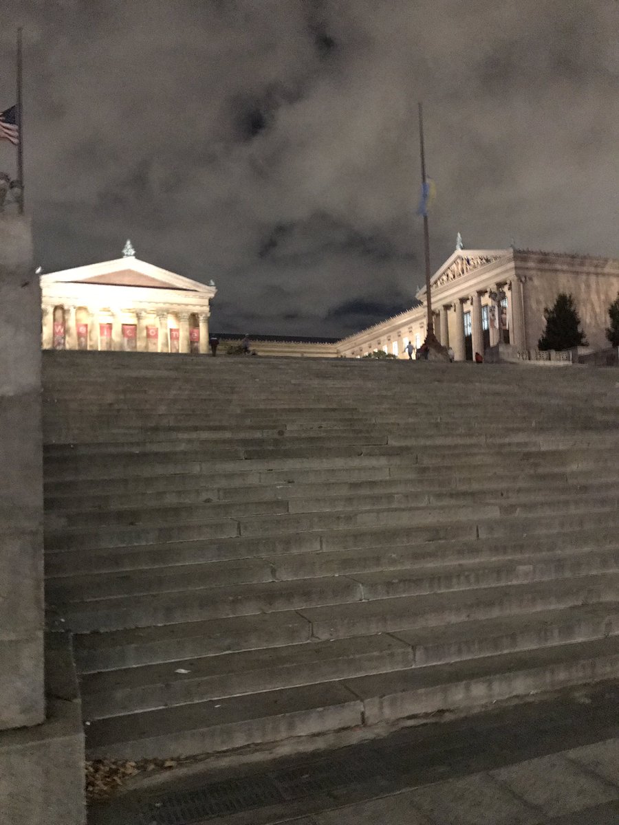 CoreFitnessPHL's tweet photo. Get your outdoor workout in before the temps change! Thursday Boot Camp with @GinaCoreFitness meets 6:15 pm at the Art Musuem! #DO72 https://t.co/QvtuAHbs9V