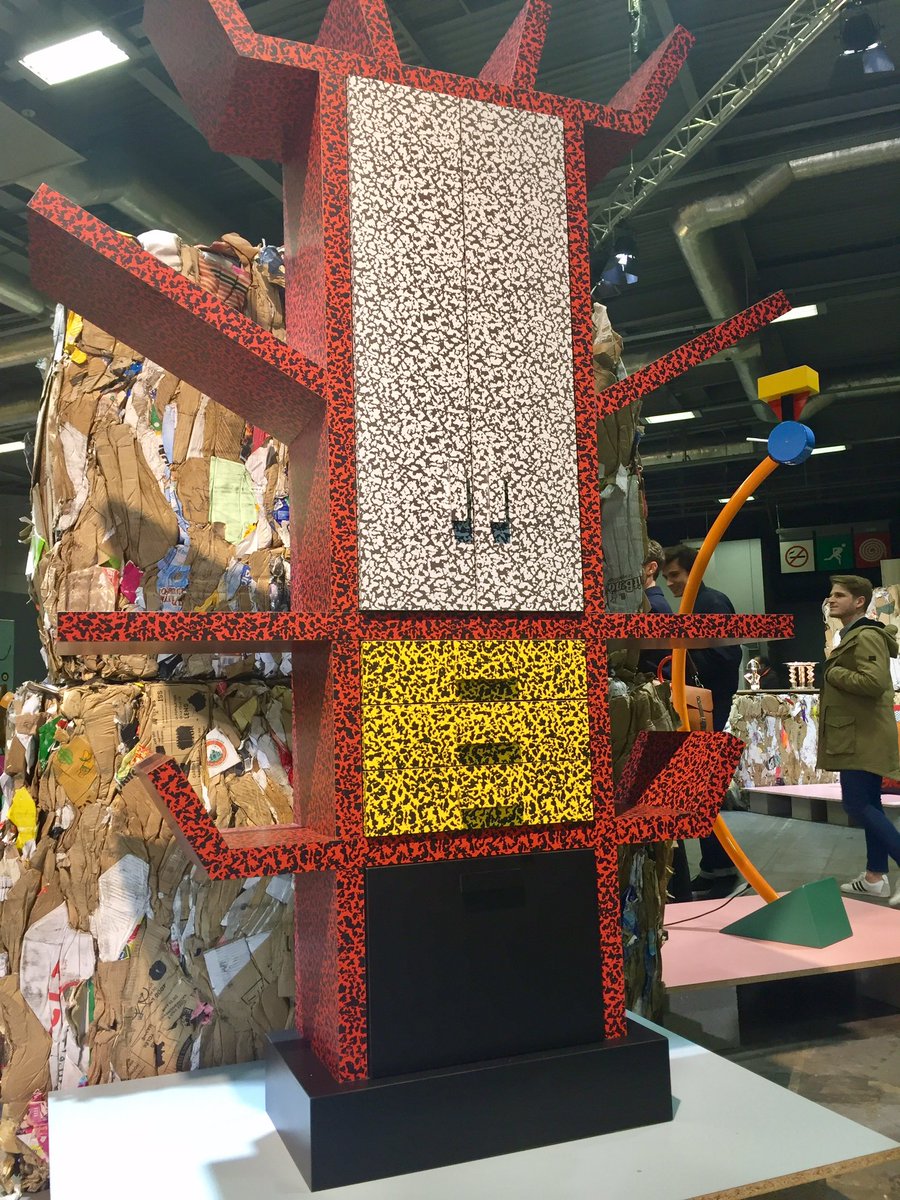 v_lorelle's tweet photo. Vernissage tout en couleurs ce soir des #Pucesdudesign #Paris avec 1 vente évènement du maestro #EttoreSottsass https://t.co/O6i5ogxRXx https://t.co/pXt9u0soKX