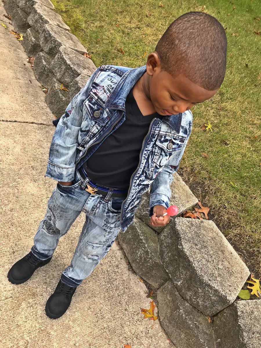 DhaReal_LOLO's tweet photo. #PreTurnUp #BigPartySaturday Mommy Love You ๐คด๐ฝ VyโAle ๐ Outfit By : @jordancraigkids ๐ธ๐ช๐ฝ https://t.co/MUwrawqIor
