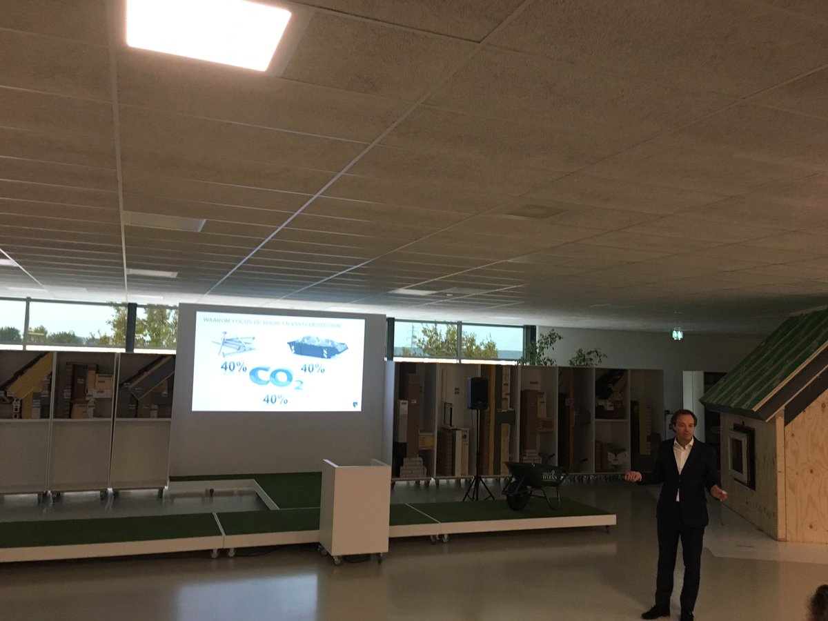 Seminar circulair bouwen zeer interessante sprekers. <a href="/RKB_Greenworks/">Greenworks</a> <a href="/GerhardHospers/">Gerhard Hospers</a> @DaasBaksteen @ABNAMROZakelijk #unilin @flexibelcomfort #C2Cbouwgroep #Cirkelstad