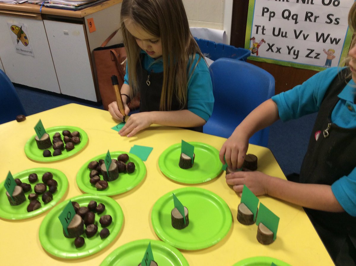 hiltoninverness's tweet photo. Counting conkers in P1 today, we made sets of 10 and then discovered the skill of counting up to 100 in 10s #HNumeracy #MathsScot https://t.co/Hvt7Q7562P