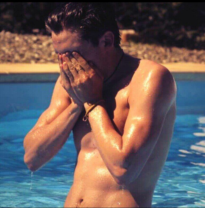 JaceWayllandd's tweet photo. Dia na piscina 🍃☀ https://t.co/0Dem8LUEsT