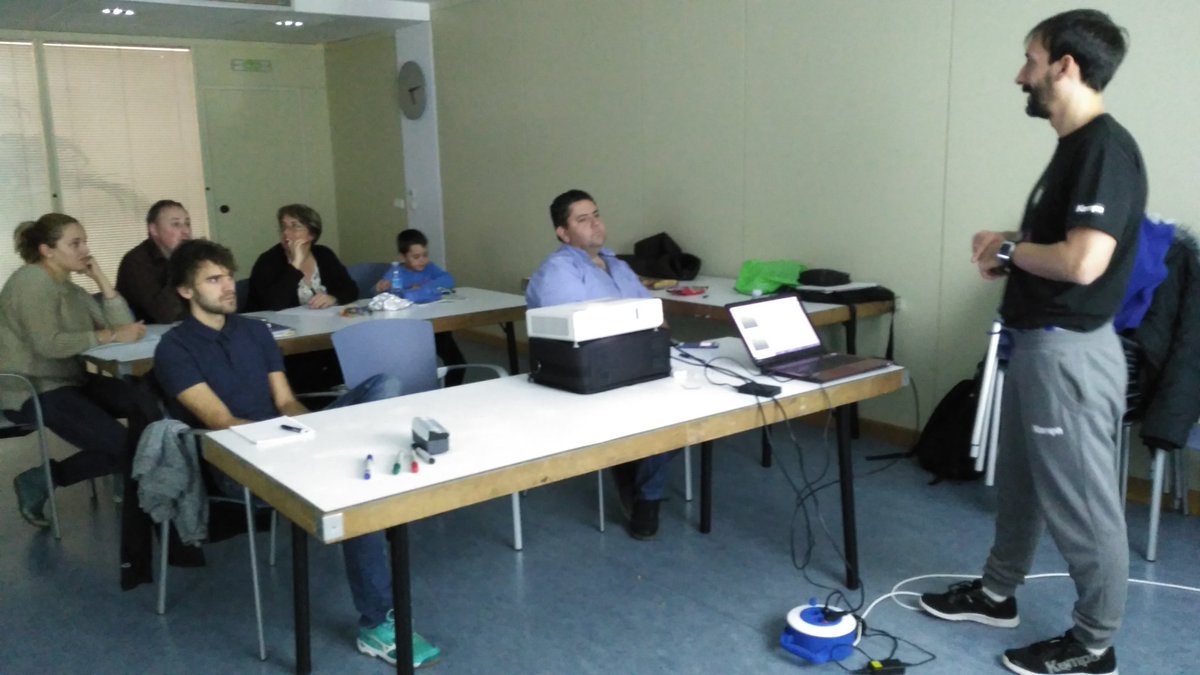 Jornada de formación de los entrenadores del club con Carlos <a href="/cgfap/">Carlos García</a> coordinador del <a href="/BMAnaitaBase/">BALONMANO ANAITASUNA BASE</a> gracias al convenio firmado con el <a href="/AnaitasunaBM/">ANAITASUNA</a>.