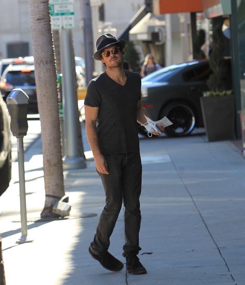 porra ian somerhalder não faz isso com a boca não porque eu não posso te dar uns bjo na boca loko