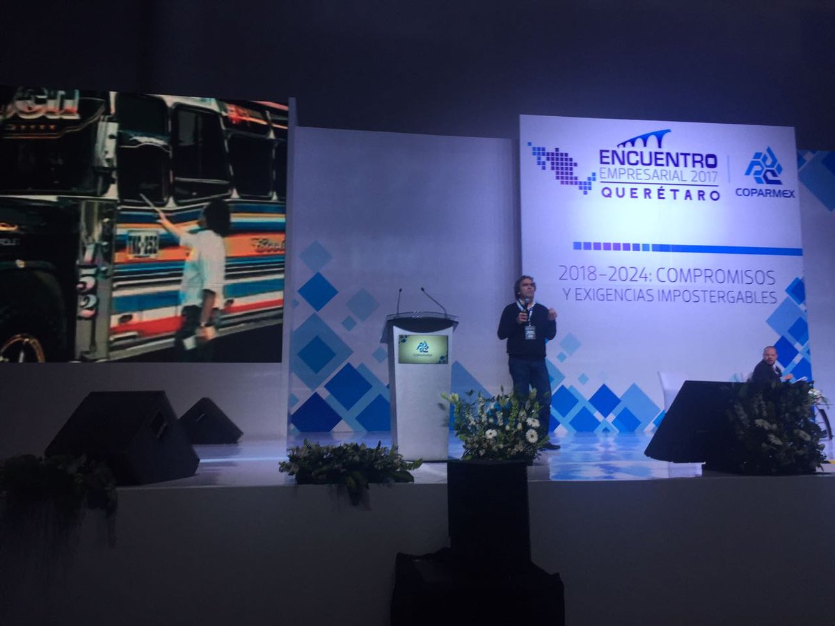 jsierraalvarez's tweet photo. “La tragedia de la inseguridad. De la sociedad con miedo a la sociedad en paz”. Un tema que en el #EncuentroCoparmex2017 nos comparte el candidato independiente a la presidencia de #Colombia @sergio_fajardo, en la que también participa como moderador @ahope71 #EstamosEnQuerétaro https://t.co/4GXHAcoeZG