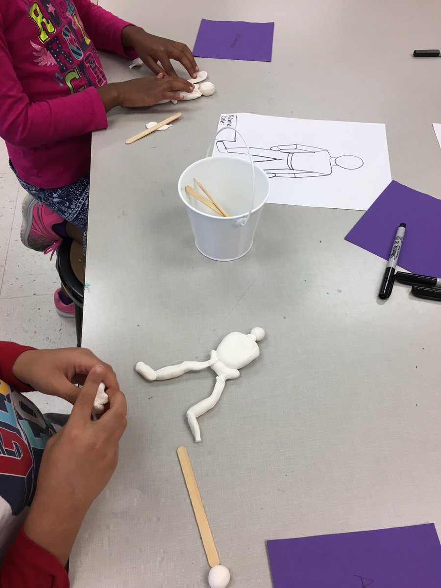 CampbellArtAPS's tweet photo. KG artists consider measurement and proportion of the human form while they make new friends. ๐#proportionstudy #sculpture #headshoulderskneesandtoes @mariann_sim @CampbellAPS @APS_EarlyChild https://t.co/lAwYXSO2AR