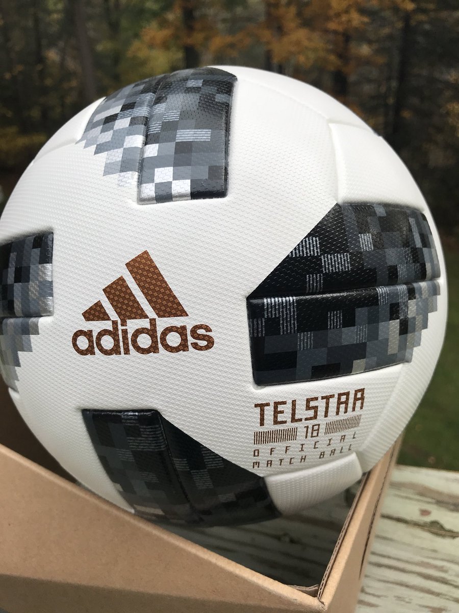aagulla_TV's tweet photo. Les presento a Telstar, la pelota del mundial!! Gusta? https://t.co/xPnaX3usK5